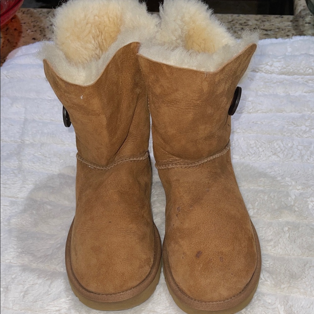Ugg Bailey Button - image 1